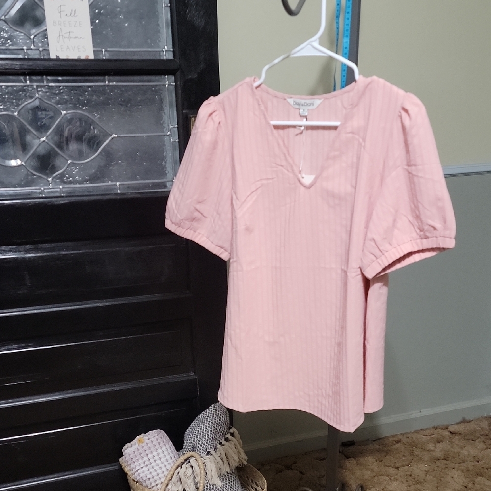 NWT DAVI & DANI Light Pink V Neck Short Sleeve Blouse Woman Size S